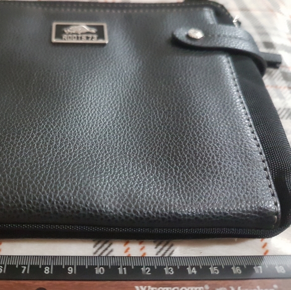 Roots Cross Body Purse - Picture 17 of 17